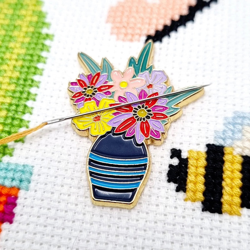 Meloca Designs Vase of Flowers Needle Minder
