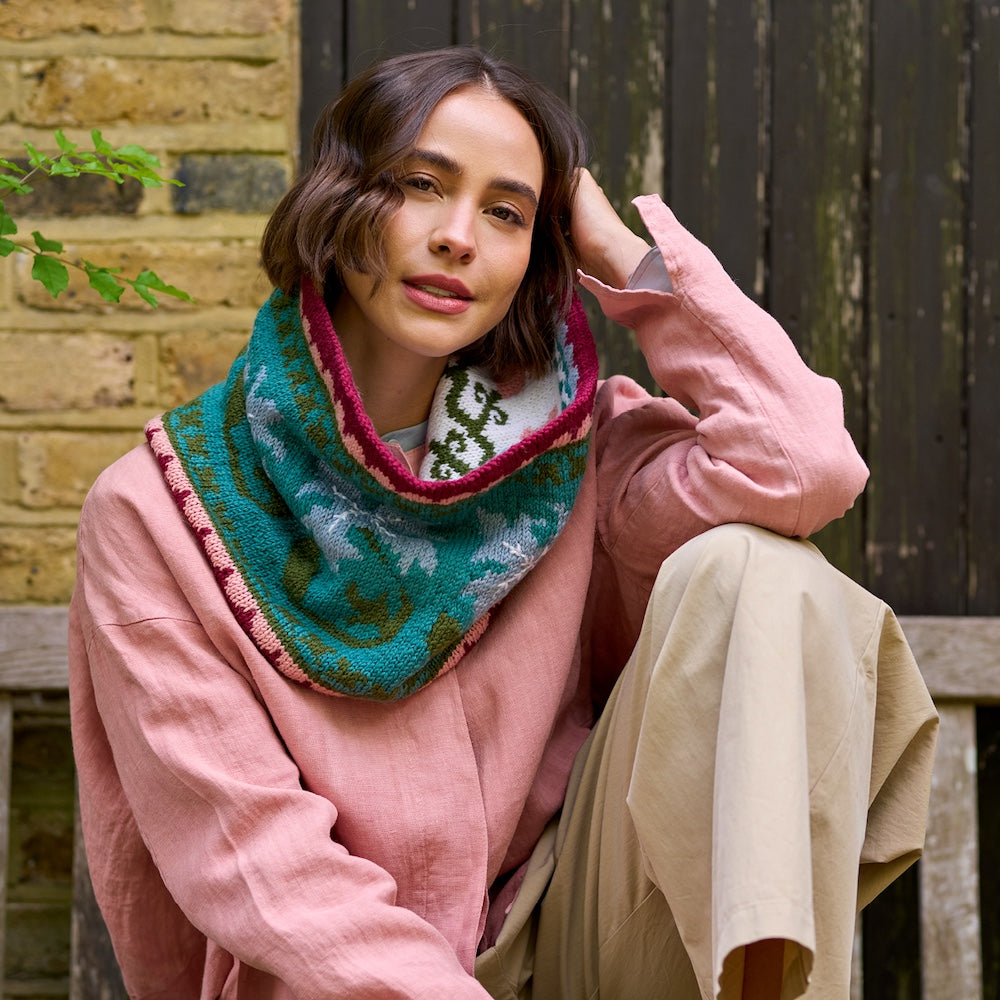 West Yorkshire Spinners Golden Lily Reversible Cowl Kit